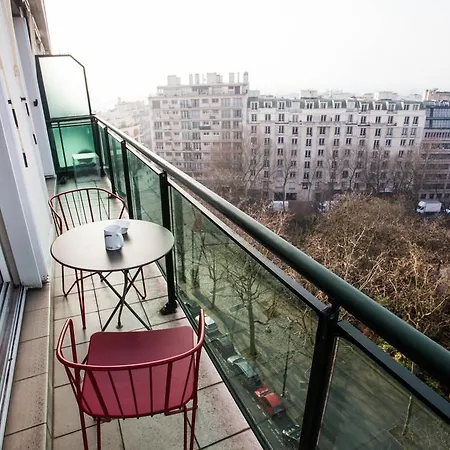 Buttes Chaumont View Apartment