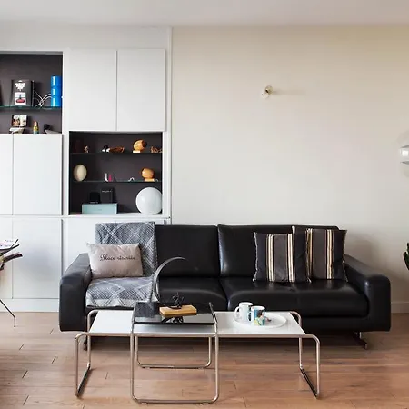 Buttes Chaumont View Apartment *